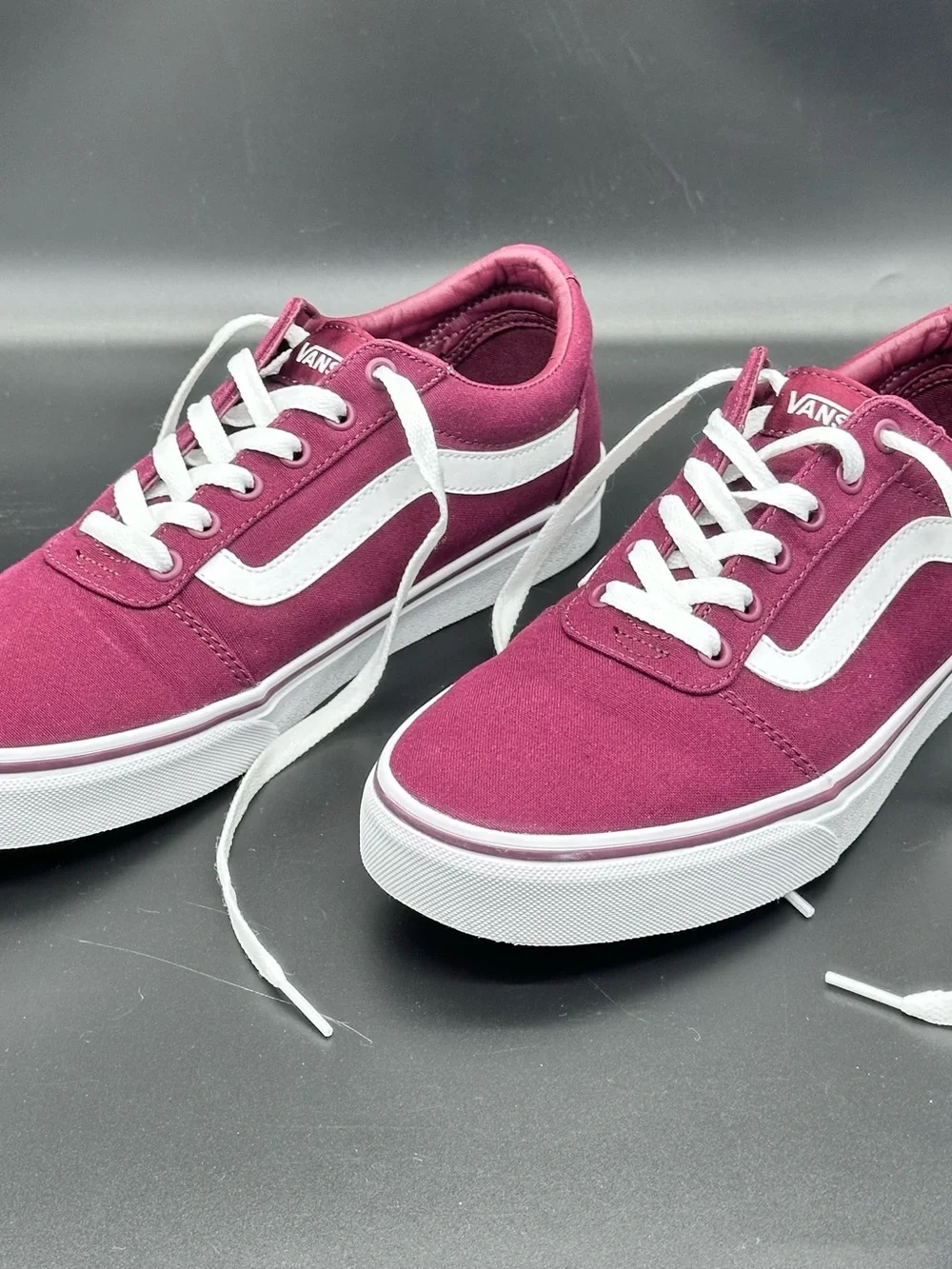 Size 10 Vans Ward Low Top Women’s Sneakers Burgundy Canvas White Stripe Shoes